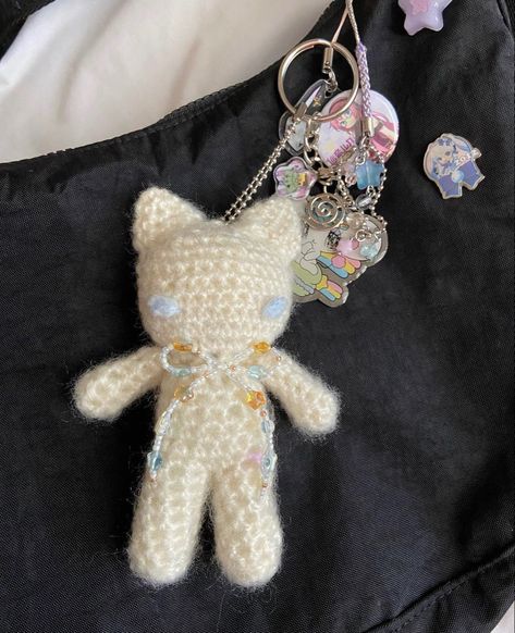 Crochet Amigurumi Keychain, Crochet A Crop Top, Coquette Crochet, Crochet Bag Charm, Crochet Kitty, Keychain Tutorial, Kawaii Y2k, Amigurumi Keychain, Fashion Coquette