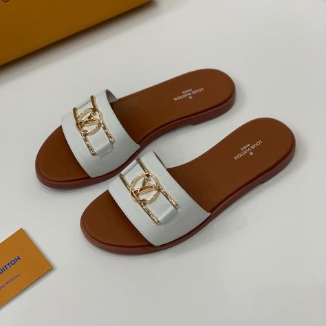 Classy Slippers, Lv Slippers, Foot Shoes, Fancy Sandals, Pretty Sandals, Fashion Shoes Heels, Fashion Shoes Sandals, Stunning Shoes, Fashion Slippers