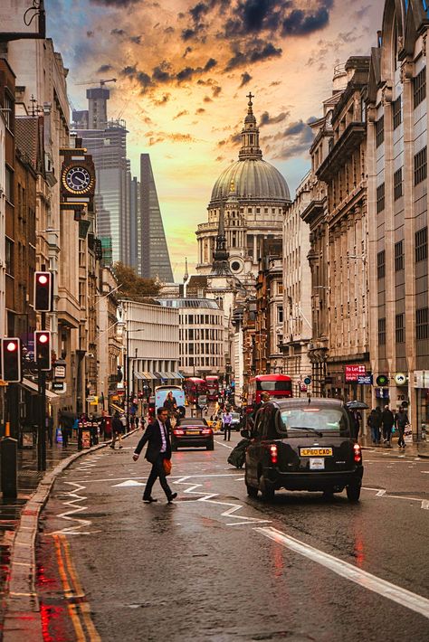 London Architecture Photography, London Instagram Pictures, England Street, London City View, Map Infographic, British Aesthetic, City Life Aesthetic, London Street Photography, England Aesthetic