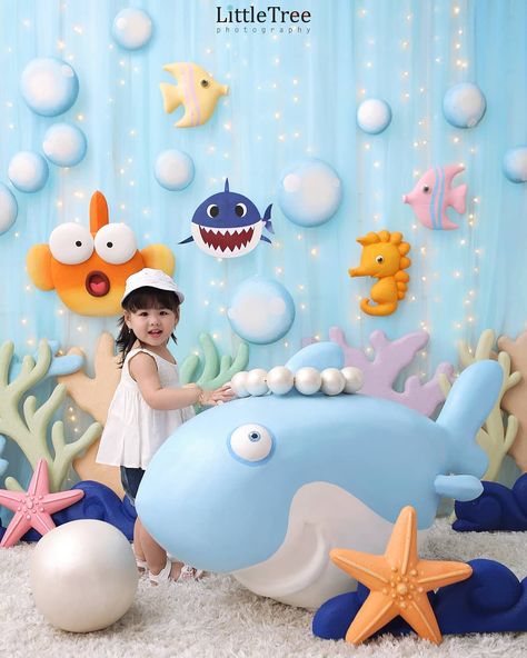 Baby Shark Backdrop Ideas, Pinkfong Birthday Party, Shark Birthday Party Ideas, Shark Photography, Baby Shark Birthday Party, Baby Shark Party, Shark Party Decorations, Baby Shark Birthday, Shark Themed Birthday Party