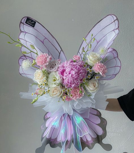 Butterfly Flower Bouquet, Butterfly Aesthetic, Diy Bouquet Wrap, Bouquet Tutorial, Pola Manik, Flower Bouquet Diy, Boquette Flowers, Flower Gift Ideas, Flowers Butterfly