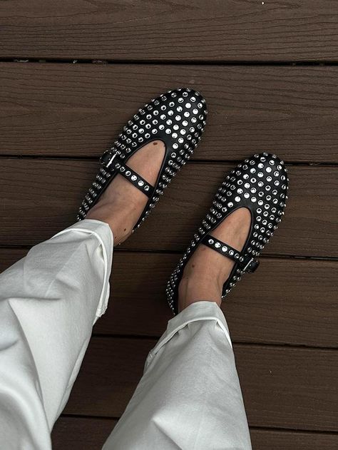 30 Flat Shoes I Can Already Tell Will Be Everywhere This Fall Soft Ballet Flats, Ballet Flats Outfit, Buckle Flats, Studded Ballet Flats, Mary Jane Wedges, Casual Pumps, Flats Outfit, Chunky Heel Shoes, Satin Shoes