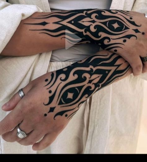 Cuff Tattoo, Mystical Tattoos, Optical Illusion Tattoo, Tatoo Inspiration, Wicked Tattoos, Dark Tattoo, Black Ink Tattoos, Line Tattoos, Blackwork Tattoo