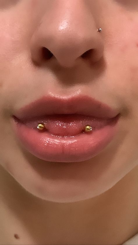 Snake eye tongue piercing. 
#snakeeyes #piercings #tonguepiercings #snakeeye #snaketonguepiercing #piercingbar Snake Eye Tongue Piercing, Snake Eyes Tongue Piercing, Snake Eyes Piercing, Tongue Piercing Jewelry, Permanente Make-up, Cute Nose Piercings, Eye Piercing, Pretty Ear Piercings, Gelang Manik-manik