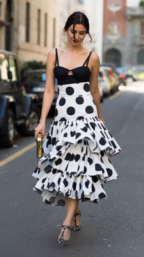 Polka Dot Street Style, Dots Outfit, Dots Fashion, Flamenco Dress, Polka Dots Outfit, Afrikaanse Mode, Polka Dots Fashion, Chique Outfits, Woman Fashion