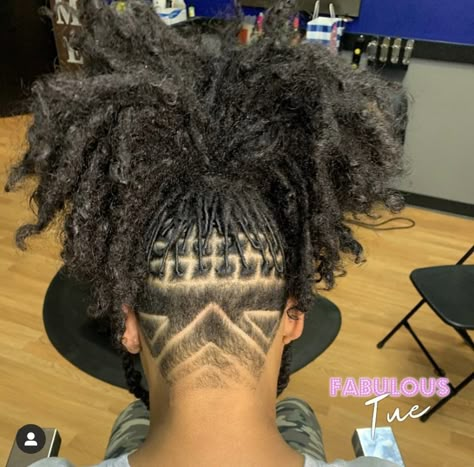 Loc Hairstyles With Hats, Dreadlock Undercut Women, Locs With Shaved Back, Undercut Hairstyles Women Locs, Undercut Loc Styles, Locs And Undercut, Dreads With Undercut Black Women, Undercut On Locs, Locs Undercut Women