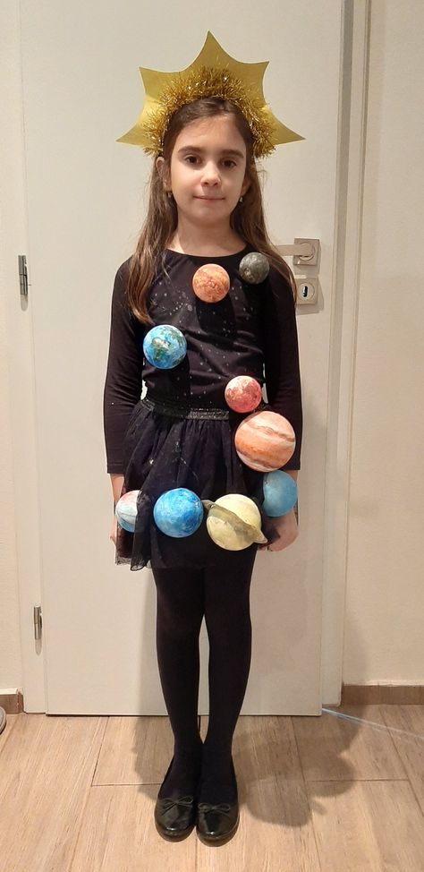 Space Fancy Dress Kids, Solar System Ornaments Diy, Solar System Family Costume, Space Costume Women Diy, Space Day Outfit, Solar System Outfit, Solar System Fancy Dress, Diy Space Outfit, Diy Solar System Costume