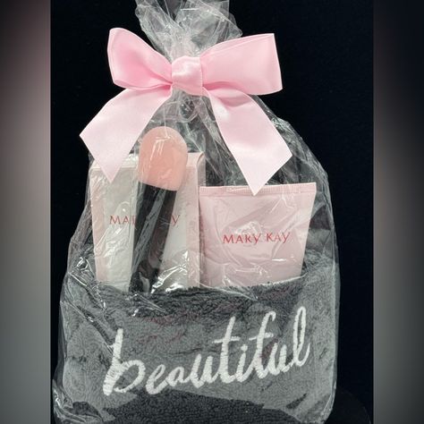 Mary Kay Mask Me Up Bundle Pink Mary Kay Mask Charcoal Mary Kay "Beautiful" Wash Cloth Mask Applying Tool Mary Kay Holiday Gift Ideas, Mary Kay Gift Ideas, Mary Kay Christmas Gift Ideas, Mary Kay Fundraiser, Mary Kay Facial Box, Mary Kay Gift Sets, Mary Kay Facial, Mary Kay Christmas, Mary Kay Inspiration