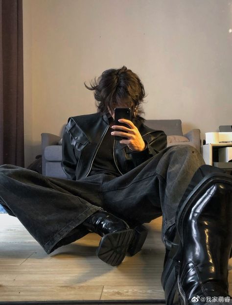 Cooler Style, Estilo Punk, Sirius Black, Mode Streetwear, Edgy Outfits, On The Floor, Mode Inspiration, Mode Style, Black Outfit