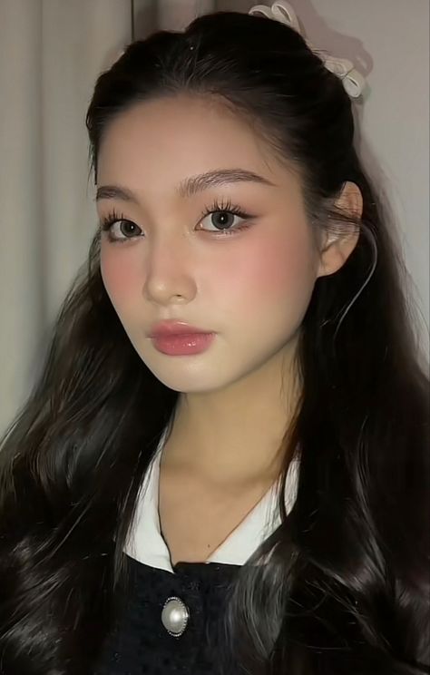 Maquillaje Glowy, Makeup Asia, Makeup Layout, Romantic Makeup, Asian Makeup Looks, Light Makeup Looks, Tanned Makeup, Makeup Pengantin, Princess Makeup