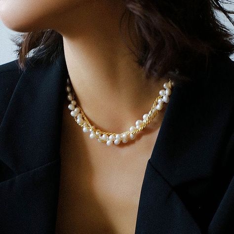 new arrival ~ Twining Chain Pearl Choker Gold Silver🆕 Detail: https://peetty.com/products/twining-chain-pearl-choker-gold-silver #peetty #jewelry #pearljewelry #baroquepearljewelry #uniquejewelry #minimaliststyle #jewelryonline #fashionjewelry #Necklace #newarrival Baroque Pearls Jewelry, Choker Gold, Pearl Choker, Baroque Pearls, Pearl Jewelry, Online Jewelry, Minimalist Fashion, New Arrival, Silver Gold