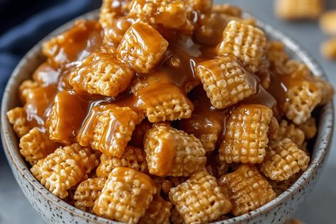 Caramel Crispix: A Sweet & Crunchy Delight! Caramel Crispix Recipe, Crispix Snack Mix Recipe, Crispix Snack Mix, Snack Mix Recipe, Crunchy Caramel, Seafood Bisque, Creamy Crab, Easy Caramel, How To Make Caramel