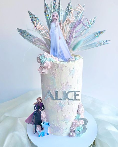 Elsa Pasta, Frozen Birthday Party Cake, Pastel Frozen, Frozen Themed Birthday Cake, Elsa Cake Frozen, Frozen Birthday Party Decorations, Birthday Wishes For Kids, Disney Frozen Birthday Party, Frozen Birthday Theme