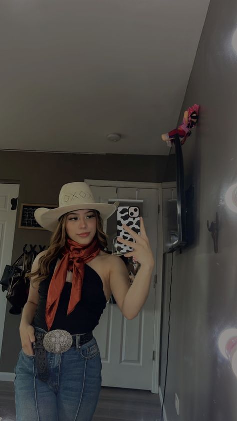 cute western outfit for going out Outfit With Wild Rag, Dressy Western Outfits Women Stylish, Western Jean Dress Outfit, Carne Asada Outfit, Latina Western Outfits, Outfit Para Jaripeo, Vaquero Outfit Mexican Woman, Cute Vaquera Outfits, Western Summer Outfits Women