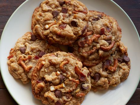 Elvis Cookies recipe from Duff Goldman via Food Network *Reviews say use more than2 tsp baking powder. Bacon Pretzels, Elvis Cookies, Kitchen Sink Cookies Recipe, Assorted Cookies, Duff Goldman, Chocolate Chunk Cookie Recipe, Fair Foods, Milk Chocolate Chip Cookies, Bake Goods