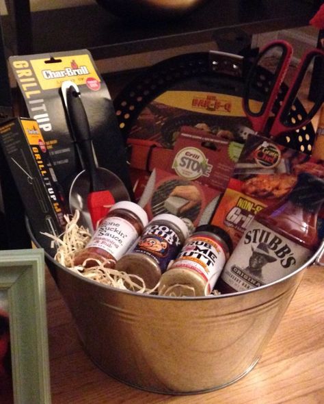 22 Best Ideas Bbq Gift Basket Ideas - Home Inspiration and Ideas | DIY Crafts | Quotes | Party Ideas Summer Gift Basket Ideas, Cooking Gifts Basket, Grill Gift Basket, Summer Gift Basket, Bbq Gift Basket, Silent Auction Gift Basket Ideas, Auction Gift Basket Ideas, Summer Gift Baskets, Fundraiser Baskets