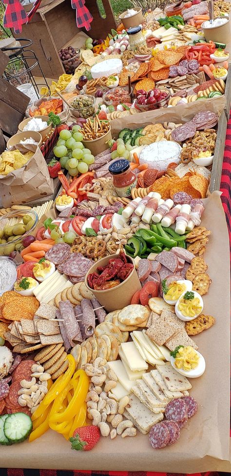 Charcuterie Rehearsal Dinner, Big Grazing Table, Grazing Table Diy Easy, Table Top Charcuterie, Sandwich Charcuterie Table, Charcuterie Board Grazing Table, Large Table Charcuterie Board, Charcuterie Board For 35 People, Snack Grazing Table