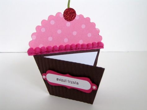 I've been having lots of fun with the Petal Cone Die.  When I saw the idea for this cupcake card on Corinne Somerville's  blog, I knew I had... Cupcake Cones, Cupcake Cards, Crafts For Kids Paper, Cupcake Card, Cupcake Birthday, Kids Crafting, Cake Card, Buku Skrap, Shaped Cards