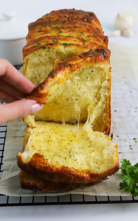 Pull Apart Garlic Bread, Discard Recipe, Garlic Bread Recipe, Cheesy Garlic Bread, Loaf Of Bread, Herb Butter, Pull Apart, Bread Recipes Homemade, Sourdough Starter