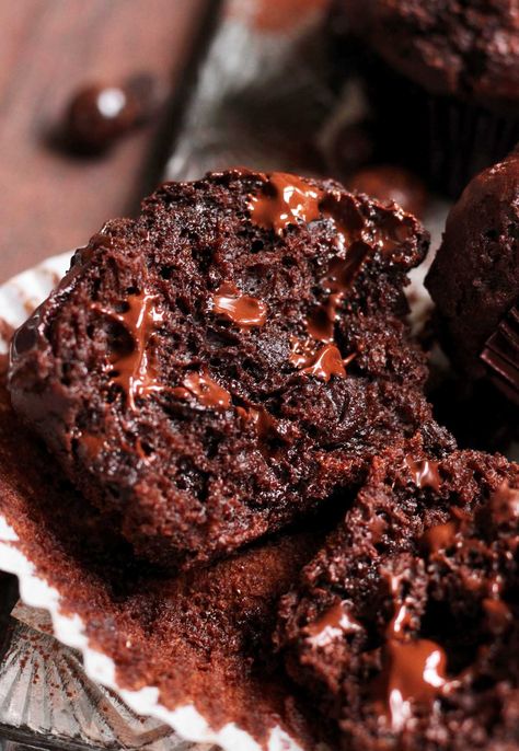 UNBELIEVABLE Double Chocolate Banana Muffins - Scientifically Sweet Double Chocolate Banana Muffins, Chocolate Muffin Recipe, Moist Muffins, Chocolate Fudge Frosting, Chocolate Banana Muffins, Eating Bananas, Banana Chocolate Chip Muffins, Zucchini Muffins, Banana Chocolate Chip