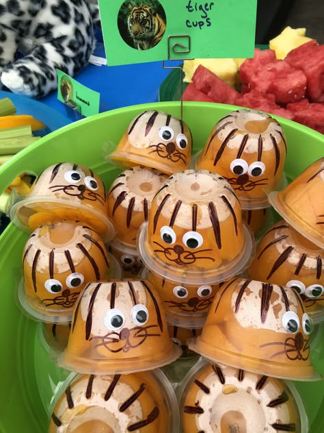 Tiger cups ; mandarin oranges ; animal birthday party Outback Birthday Party Ideas, Tiger Party Food, Big Cats Birthday Party, Big Cat Birthday Party, Animal Food Ideas, Lion Birthday Party Ideas, Tiger Birthday Party Ideas, Tiger Themed Birthday Party, Tigger Party