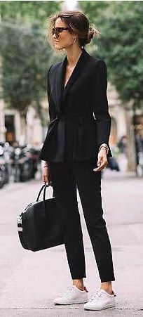 All Black & Sneakers. How To Have Style, Islamic Fashion, Casual Chic Outfit, Sneakers Outfit, Black Sneakers, Clothing Company, White Sneakers, All Black Sneakers, All Black