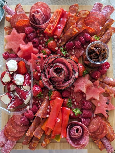 Bring A Board Night Ideas Colours, Foods For Color Party, Pink Charcuterie Board, Red Food Party, Sleepover Themes, Sliced Bell Pepper, Red Platter, Antipasti Board, Pink Party Foods