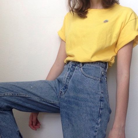 tw0jqi-l-610x610-t+shirt-yellow-art+hoe Look Jean, Look Retro, Christy Turlington, Outfit Trends, Moda Vintage, Mode Inspo, Grunge Style, 여자 패션, Outfit Goals