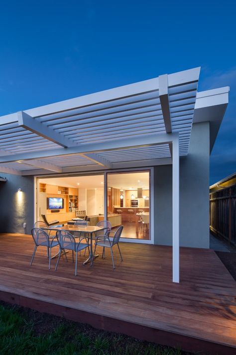 15 Enchanting Mid-Century Modern Deck Designs Your Outdoor Areas Long For Mid Century Modern Deck, Modern Pergola Designs, White Pergola, Modern Deck, Building A Pergola, Modern Pergola, Pergola Attached To House, Pergola Design, Pergola Canopy