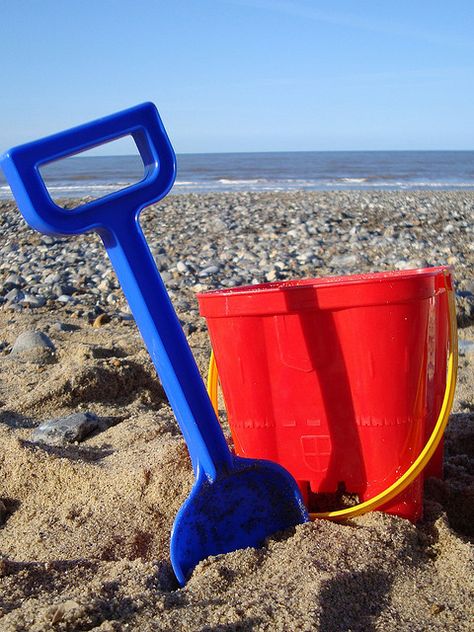 Photo idea for Drummond this summer Beach Nostalgia, British Beach, Seaside Pictures, British Holidays, British Beaches, Bucket And Spade, Summer Purse, British Seaside, Beach Bucket