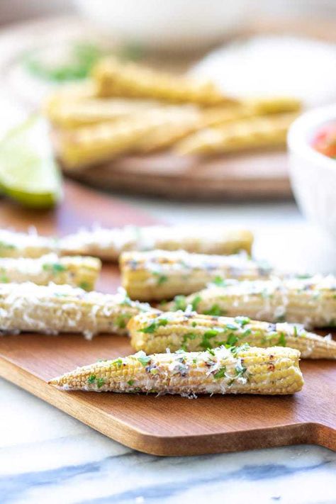 Street Corn Appetizer, Elote Corn Recipe, Corn Appetizer, Corn Elote Recipe, Corn Appetizers, Corn Mexican, Corn Elote, Vegetarian Party, Mexican Party Food