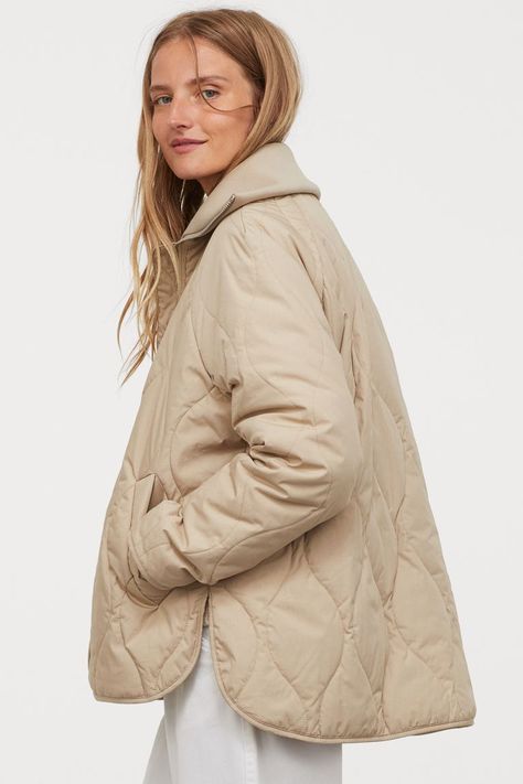 Winter Coat Trends, Fall Winter Coat, Outerwear Trends, Cool Coats, Coat Trends, Classic Trench Coat, Winter Quilts, Quilt Jacket, Poncho Style