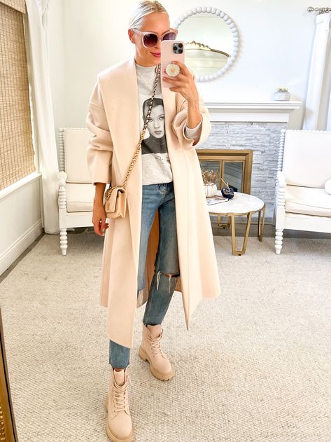 Styling Cream Combat Boots, Light Tan Combat Boots Outfit, Neutral Combat Boots Outfit, Pink Combat Boots Outfit Winter, Lv Desert Boots Women Outfit, White Army Boots Outfit, Taupe Combat Boots Outfit, Tan Combat Boot Outfits, Beige Lace Up Boots Outfit