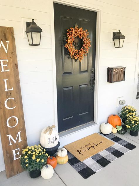 DIY Fall Doormat | R&R at home Autumn Farm, Dekorasi Halloween, Fall House, Garden Tattoo, Fall Doormat, Porch Doors, Farmhouse Inspiration, Fall Front Porch Decor, Dekor Diy