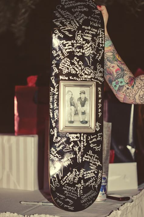 Love this...with a snowboard! Pop Punk Wedding Ideas, Wedding Skateboard, Skate Wedding, Rock Party Decorations, Skateboard Wedding, Wedding Party List, Skateboard Party, Skateboard Birthday, Heavily Tattooed