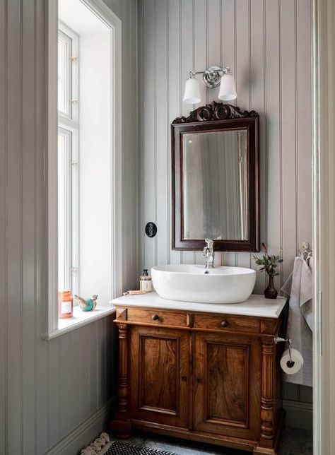 A Traditional Villa Overlooking the Stockholm Archipelago Bathroom Downstairs, Wooden Island, Stockholm Archipelago, Swedish Cottage, Country Style Kitchen, Scandi Design, Built In Bookcase, Beautiful Villas, Bathroom Inspo