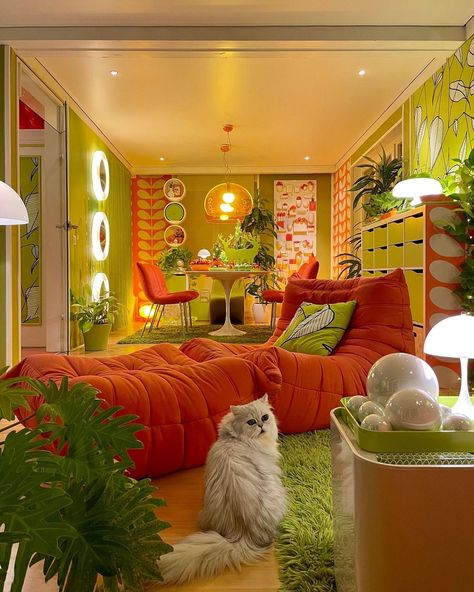 @doro_juni Doro 70s Shoes, 70s Interior, Retro Bedrooms, 70s Home, Diy Casa, Deco Retro, Earthship, Maximalism, Dream Room Inspiration