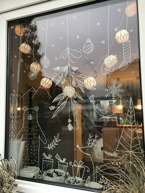 chalk marker on glass | Fenster bemalen mit dem Kreidestift | Weihnachten | Fensterdekoration Christmas Window Decoration, Jul Diy, Christmas Window Painting, Diy Jul, Chalk Marker, Christmas Window Display, Winter Window, Christmas Window Decorations, Horse Ornaments