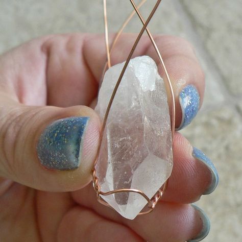 Basic Net Wire Wrap : 9 Steps (with Pictures) - Instructables Crystal Wraps, Crystal Necklace Diy, Wire Wrapped Crystal Necklace, Wrapped Crystal Necklace, قلادات متدلية, Wire Earrings Handmade, Wire Wrapped Stone Jewelry, Wire Wrap Jewelry Designs, Wire Wrapping Diy