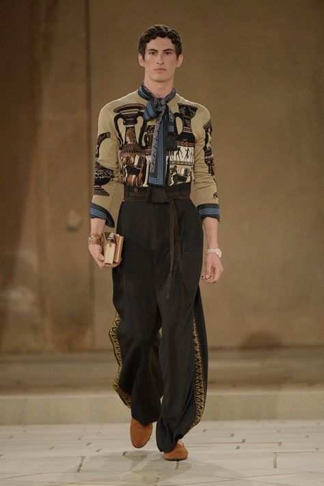 Dolce And Gabbana Alta Moda, Fashion Design Ideas, Dreamy Fashion, High Fashion Men, 2019 Couture, Silk Sweater, Date Nights, Urban Dresses, Dolce E Gabbana