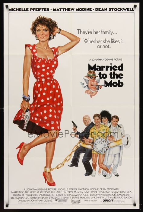 MARRIED TO THE MOB (1988) Jonathan Demme, Mercedes Ruehl, Mafia Wife, Throwback Movies, Mafia Wives, No Manches Frida, Married To The Mob, Dean Stockwell, Matthew Modine