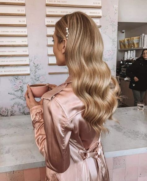 Hairstyles Weave, Old Hollywood Hair, Honey Blond, Long Hair Waves, Blond Ombre, Side Bangs Hairstyles, Neutral Blonde, Hairstyles Straight, Blond Balayage