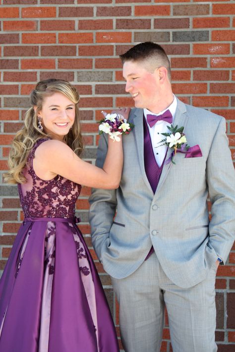 Prom Poses Not Dating, Prom Picture Poses For Friends Boys, Indoor Prom Picture Ideas, Prom Poses Friends Guys, Prom Poses For Friends Couple, Candid Prom Pictures, Homecoming Couples, Shine Pictures, Prom Picture Ideas