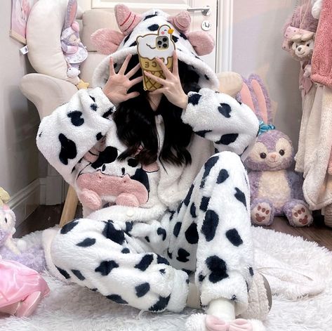 Cow Pajamas Aesthetic, Cute Night Suit, Night Suit For Winter, Cute Home Outfits, Winter Night Suit, Satin Night Suits, Night Suits For Women, Mens Night Suit, Cute Pajama Outfits