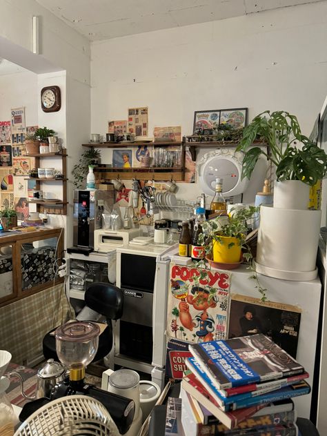 cafe layout cafe decoration japanese vintage retro aesthetic messy kitchen cozy aesthetic cozy interior Japanese Cafe Interior, Messy Room Aesthetic, Cafe Layout, Cafe In Seoul, Culture Cafe, Kitchen Cozy, Vintage Retro Aesthetic, Cafe Decoration, Messy House