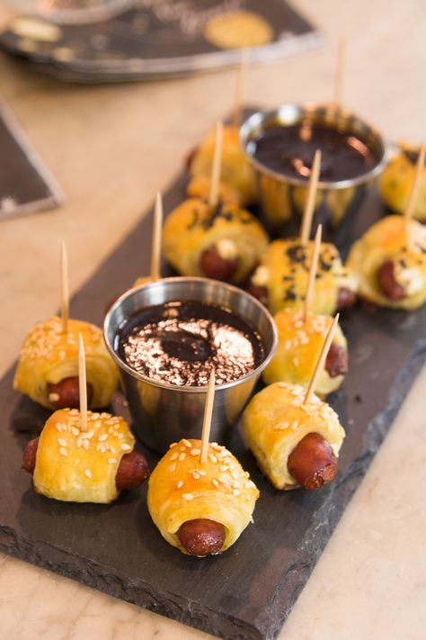 Pigs in a Blanket Ideas To Feed A Crowd, Graduation Party Food Ideas, Graduation Party Food, Wedding Finger Foods, Homemade Barbecue, Grape Jam, Graduation Party Foods, Caprese Skewers, Homemade Barbecue Sauce