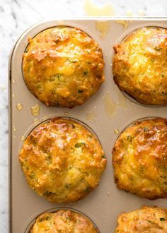 Biscuits In Muffin Tin, Cheese Muffins Recipes Easy, Savoury Desserts, Lunchbox Muffins, Baked Muffins, Tin Eats, Savory Muffins Recipes, Muffins Blueberry, Pesto Bread