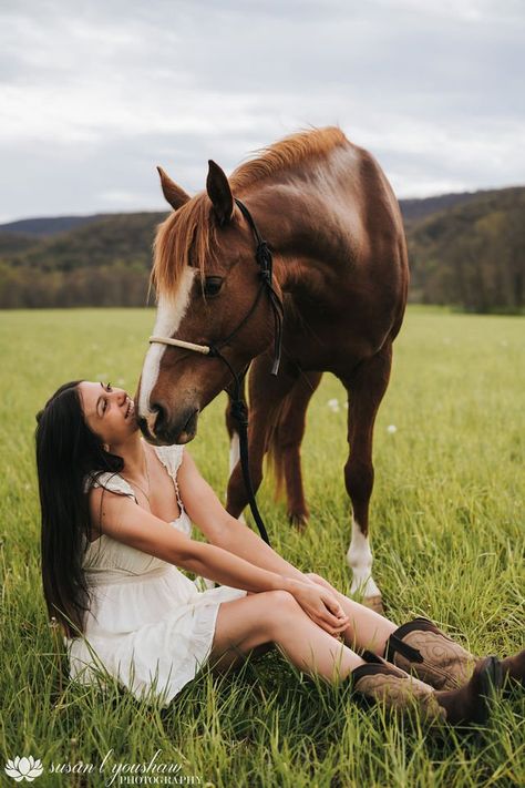 Photo Shoots With Horses Ideas, Unique Senior Pictures With Horses, Fergie Photoshoot, Equine Photoshoot Ideas, Senior Photo With Horse, Senior Pics With Animals, Equestrian Senior Photos, Photography With Horses Photo Ideas, Senior Pictures With Horses Ideas