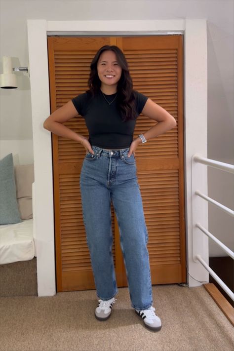 High Rise Tapered Jeans Outfit, Ootd Jeans High Waist, Straight Left Jeans Outfit, High Waist Straight Leg Jeans Outfit, Super High Waisted Jeans Outfit, High Waist Jeans Outfit Ideas, Tapered Jeans Women Outfit, High Wasted Jean Outfits, Tapered Jeans Outfit