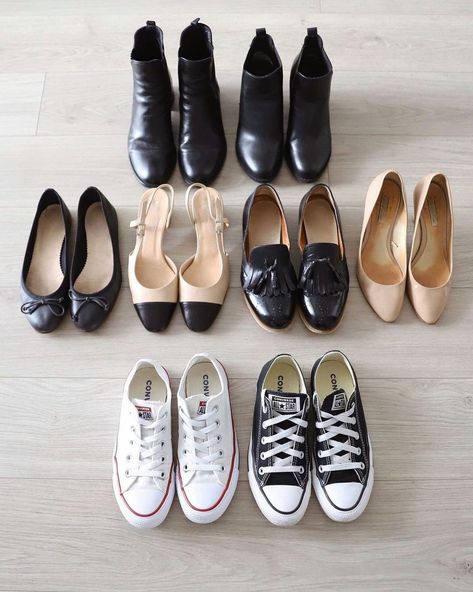 Minimalist Declutter, Capsule Wardrobe Examples, Essential Fashion Pieces, Capsule Wardrobe Shoes, 2024 Shoes, Classic Elegant Style, Capsule Wardrobe Women, Minimal Shoes, Trying To Survive